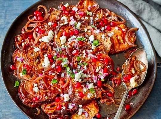 ბადრიჯანი ბროწეულით და სუნელებით რეცეპტი