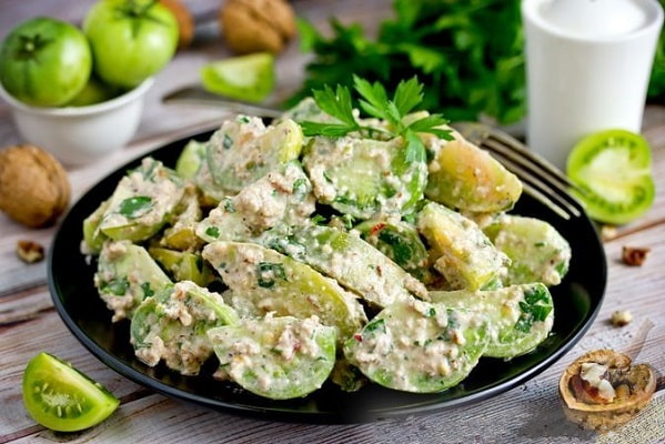 მწვანე პომიდორი ნიგვზით რეცეპტი